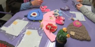 Afammer comienza una nueva campaña dirigida a los mayores ‘la bufanda solidaria’