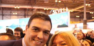 @sanchezcastejon Pedro Sanchez visita el Stand de la Costa tropical