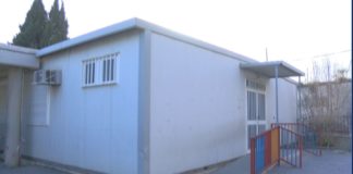 El PP vuelve a denunciar la situación en la que se encuentra el colegio Cardenal Belluga con aulas prefabricadas