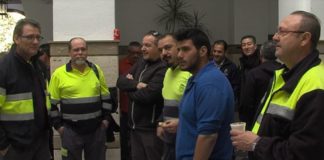 Trabajadores municipales del ayuntamiento de Motril vuelven a manifestarse para la devolución de la paga extra retenida en 2012