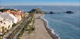 Almuñécar recibe cuatro banderas de la Q de calidad para las playas más importantes del municipio