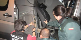 Guardia Civil decomisa hachís oculto en un doble fondo de una furgoneta en el Puerto