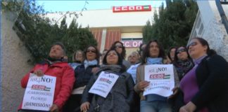 Afiliados de CCOO se concentran para protestar por el desmantelamiento de los servicios que ofrecía el sindicato en la comarca