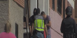 La policia Nacional detiene a cinco personas en una redada en San Antonio