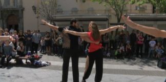 (Vídeo) La academia de baile ‘Punta y Tacón’ y el Ayuntamiento conmemoran el ‘Día Mundial de la Danza’