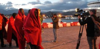 Llegan a puerto 41 inmigrantes rescatados de una patera en aguas de Alborán