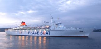 El Barco de la Paz hace su única escala de primavera en el Puerto de Motril