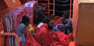 Entidades critican la «desprotección» a los menores no acompañados que llegan a las costas en pateras