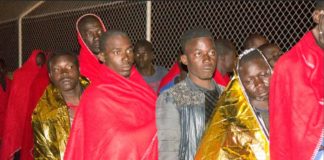 Trasladan a Motril a 56 inmigrantes rescatados a 65 millas de la costa