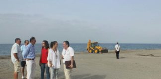EL Ayuntamiento inicia con su propia maquinaria y recursos la mejora de las playas motrileñas