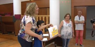 Medio centenar de escolares del Garvayo Dinelli visitan el Ayuntamiento