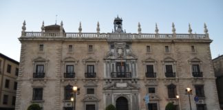 Acusada de asesinar a su vecino incendiando su casa pero sólo reconoce haberle drogado para robarle