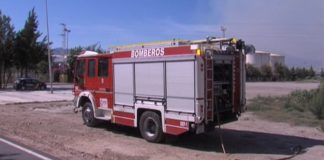 El vuelco de un camión con 1.100 kilos de ácido nítrico obliga a cortar dos horas la N-323 en Motril