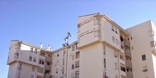 Afectados tres varones por acumulación de humo en una vivienda de Motril por un incendio