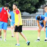 Jose manuel dirigiendo el entrenamiento