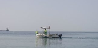 El barco limpia playas garantizará el buen estado de las aguas de baño del litoral motrileño durante el verano