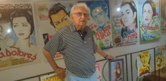 Antonio Esteban Lirola expone sus históricas carteleras en la cafetería Bio Muller