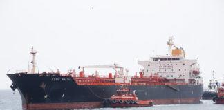 El dragado del Puerto de Motril se estrena con un buque de 12 metros de calado