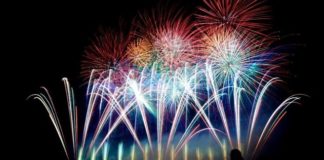 El castillo piromusical se celebrará el martes en la playa de Poniente a las once de la noche