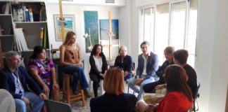 El diputado nacional del PP, Carlos Rojas y miembros de su formación política han mantenido un encuentro con las integrantes de la asociación EMAS