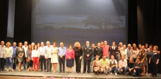 Aprosmo y la Policía Nacional presentan el calendario solidario ‘Sumando Sensibilidades’