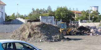 LIMDECO limpia, con cargo a los propietarios, el solar abandonado en la calle Remo