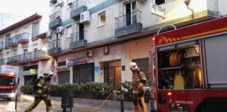 Un cortocircuito provoca un incendio en una oficina de Motril