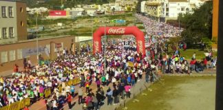 Mas de 5.000 personas participan en la Colour Run Motril en el día de Andalucía