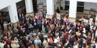 Motril se une al paro mundial que reclama igualdad entre mujeres y hombres y también exigen acabar con la violencia de género