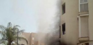 Un incendio en un bazar Chino levanta la alarma de los vecinos en la Avda Salobreña