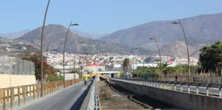 La limpieza de la Rambla de las Brujas, obliga a cortar al tráfico desde el martes el vial de bajada a la playa
