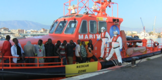 La Policía Nacional desmantela una red de tráfico de personas que introducía inmigrantes en patera por el sur de la Península