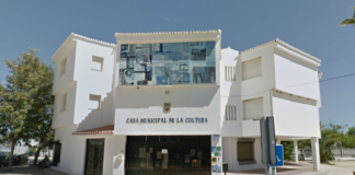 La casa de la Cultura de Salobreña acoge hasta el martes la exposición ‘Poemas visuales sobre loza’ enmarcada en el festival ‘Tendencias’