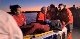 Trasladada al hospital una mujer que se ha puesto de parto tras ser rescatada de una patera cerca de Alborán