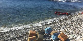 Hallan cuatro fardos con 120 kilos de hachís flotando cerca de la costa de Motril