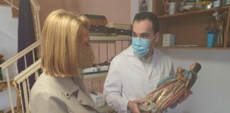 El Ayuntamiento elogia el trabajo del restaurador Jesús Ortega como ejemplo de compromiso por su tierra